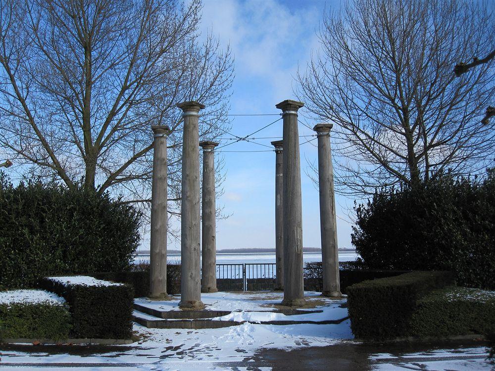 Hampshire Hotel - Newport Huizen Esterno foto
