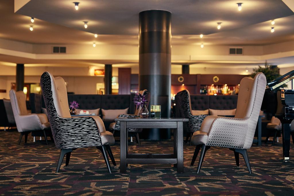 Hampshire Hotel - Newport Huizen Esterno foto
