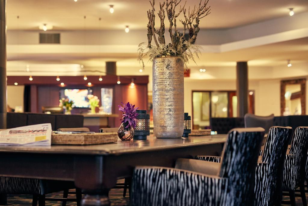 Hampshire Hotel - Newport Huizen Esterno foto