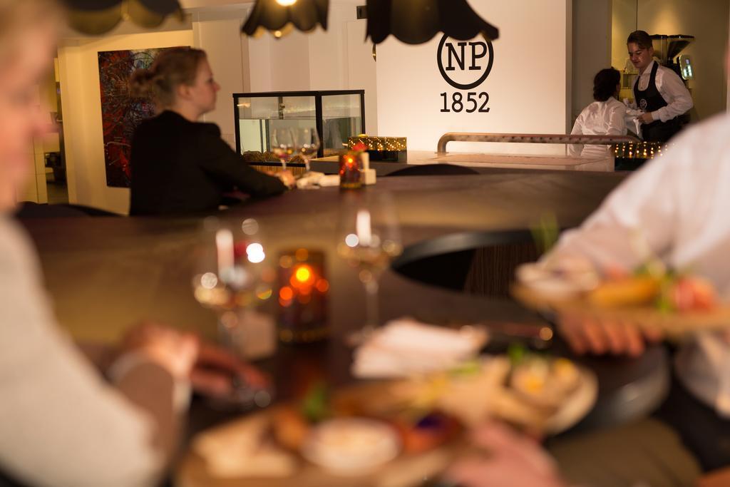 Hampshire Hotel - Newport Huizen Esterno foto