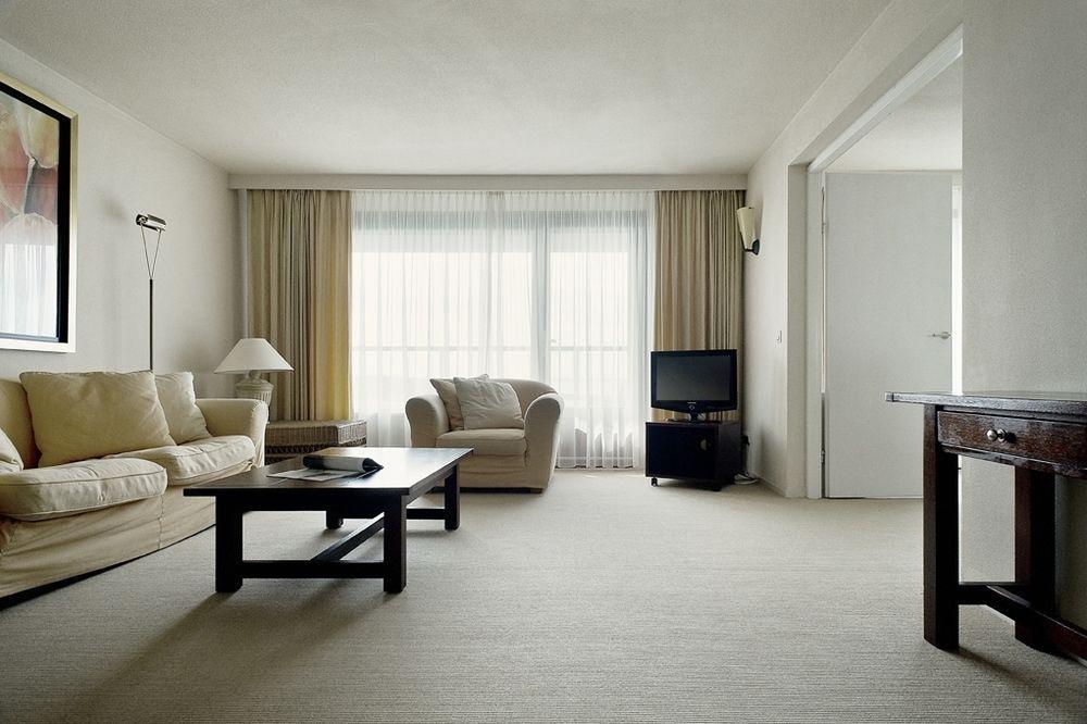 Hampshire Hotel - Newport Huizen Esterno foto