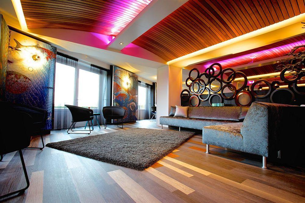 Hampshire Hotel - Newport Huizen Esterno foto