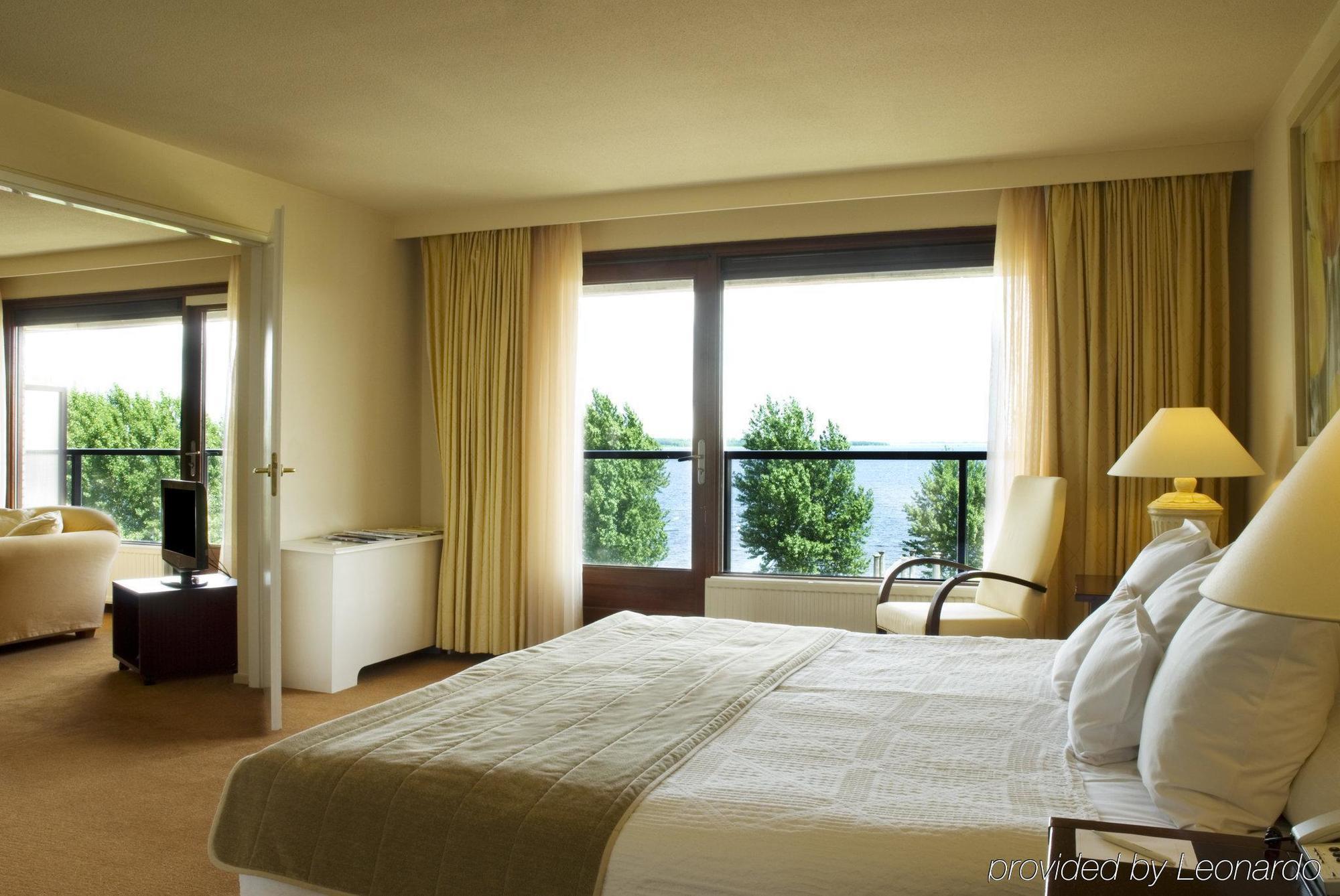 Hampshire Hotel - Newport Huizen Esterno foto