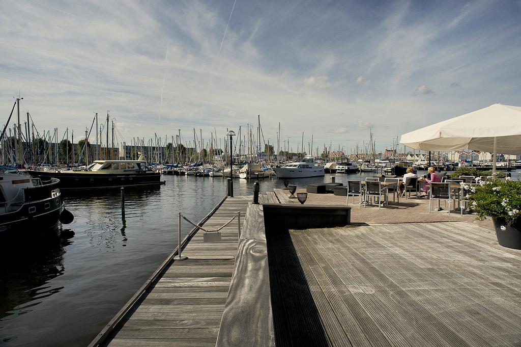 Hampshire Hotel - Newport Huizen Esterno foto