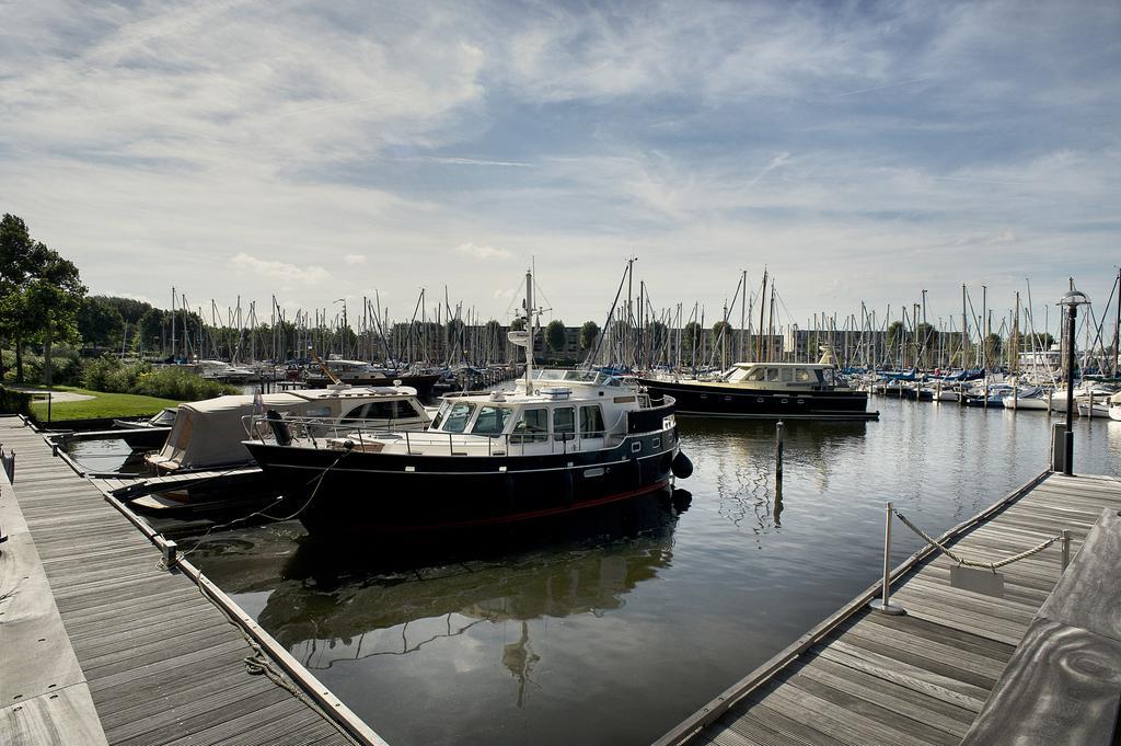 Hampshire Hotel - Newport Huizen Esterno foto